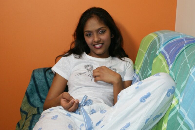 আংকলৰ আগত বুচ পাতি দিলোঁ – Assamese Sex Story